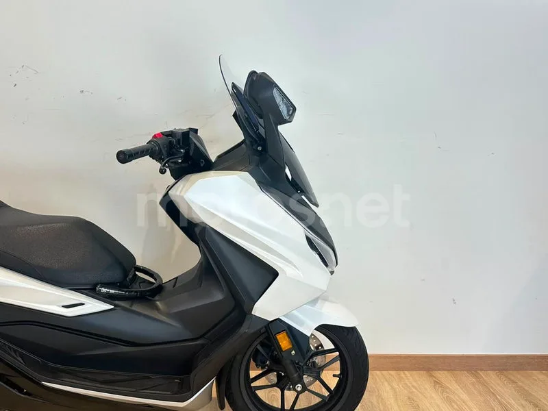 Honda Forza 350 - Vista 7