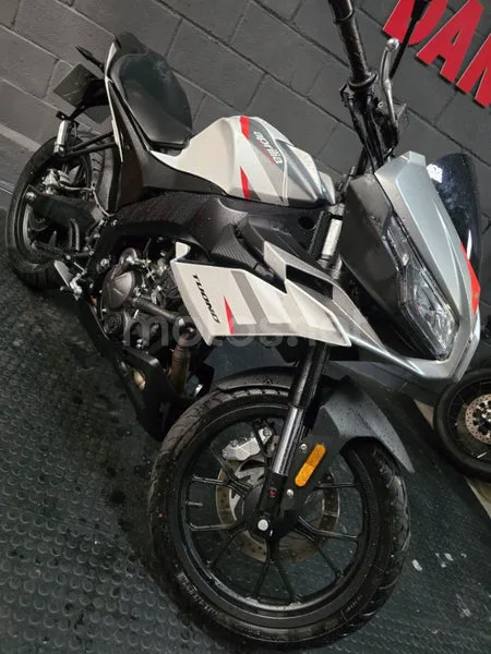 Aprilia Tuono 125 - Vista 3