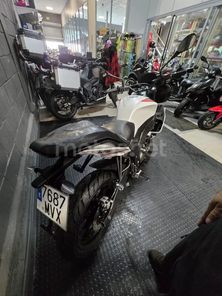 Aprilia Tuono 125 - Vista 4