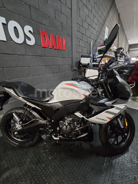 Aprilia Tuono 125 - Vista 6