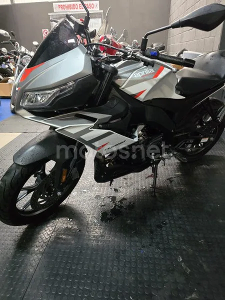 Aprilia Tuono 125 - Vista 7