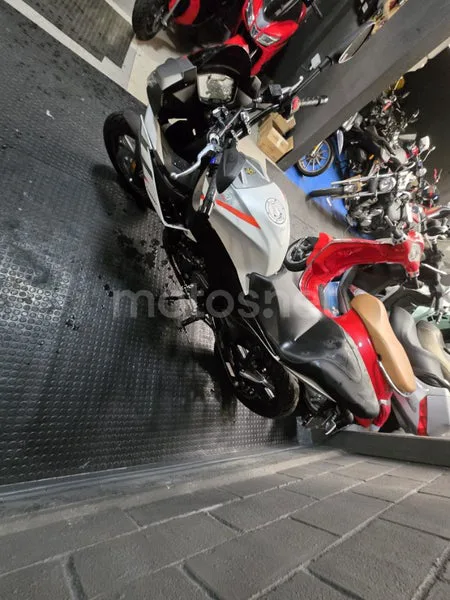 Aprilia Tuono 125 - Vista 9