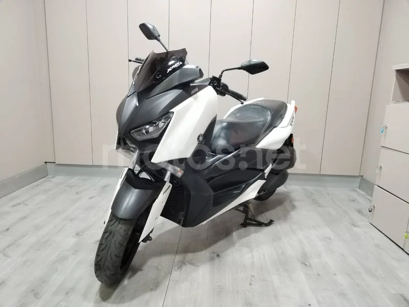 Yamaha XMAX 300 - Vista 6