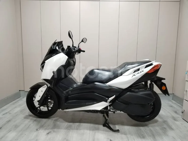 Yamaha XMAX 300 - Vista 7