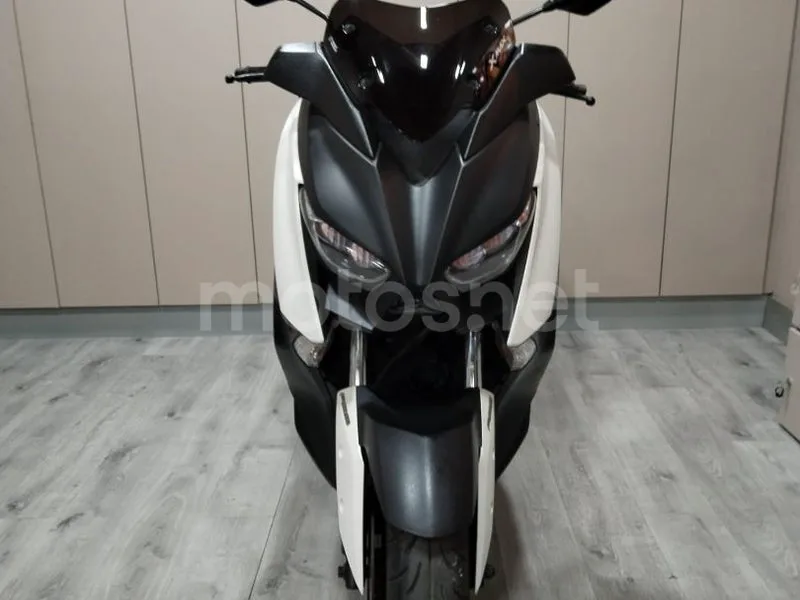 Yamaha XMAX 300 - Vista 8