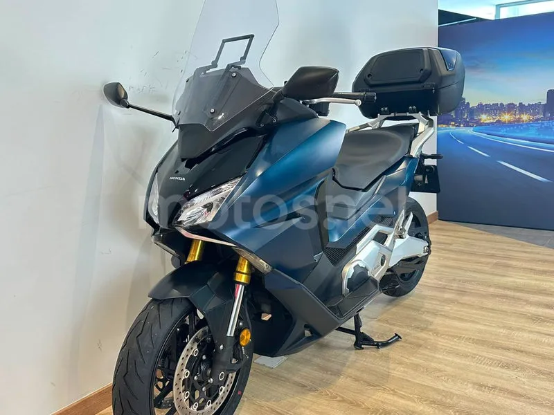 Honda Forza 750 - Vista 4
