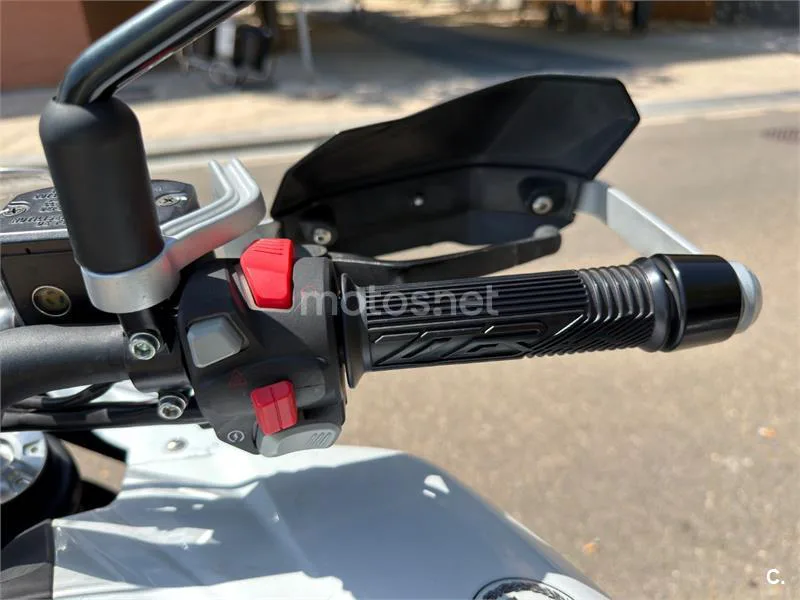 Benelli TRK 502 - Vista 8