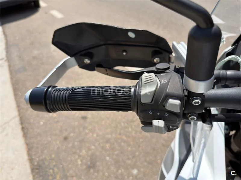 Benelli TRK 502 - Vista 9