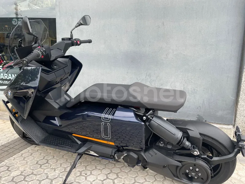 BMW CE 04 - Vista 3