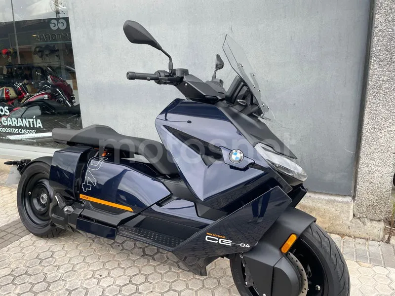 BMW CE 04 - Vista 6