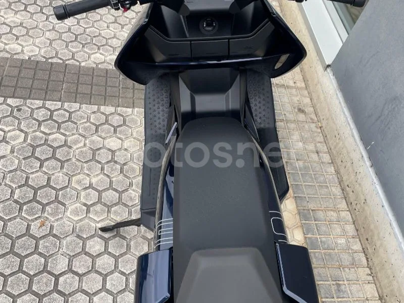 BMW CE 04 - Vista 8