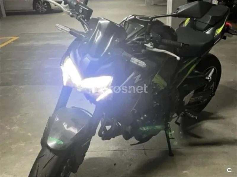 Kawasaki Z900 - Vista 3