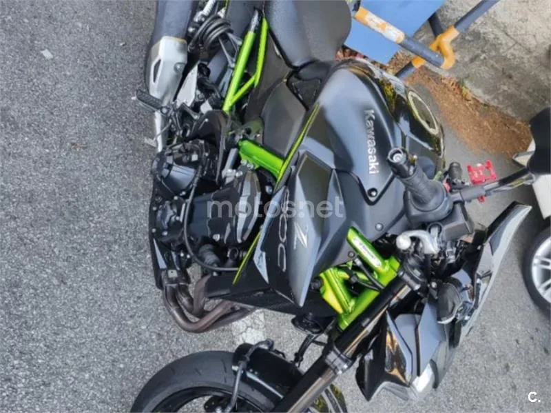 Kawasaki Z900 - Vista 4
