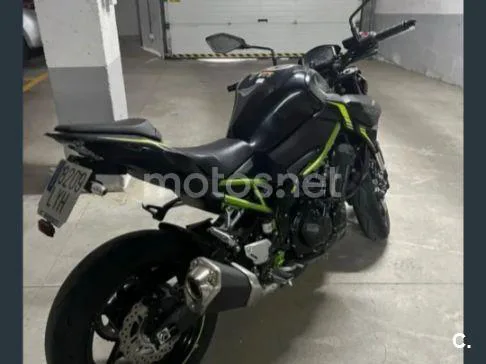 Kawasaki Z900 - Vista 8