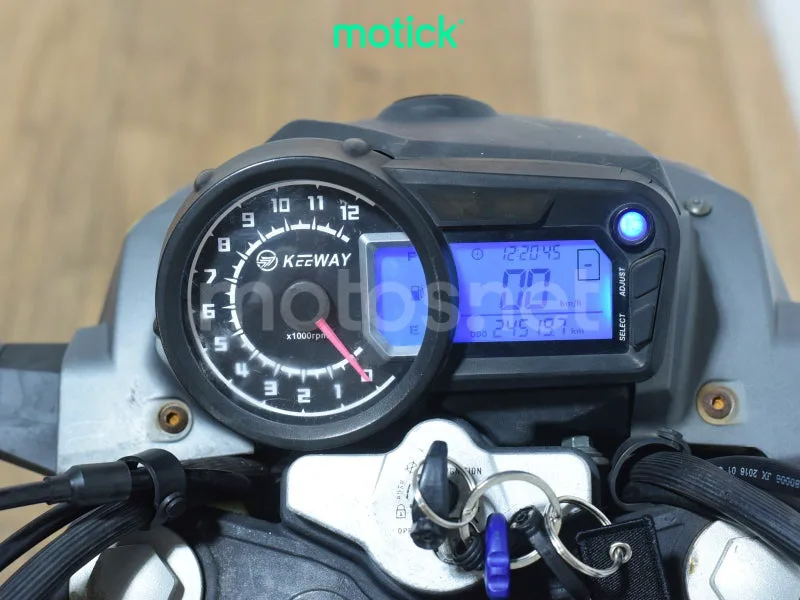Keeway RKV 125 - Vista 5