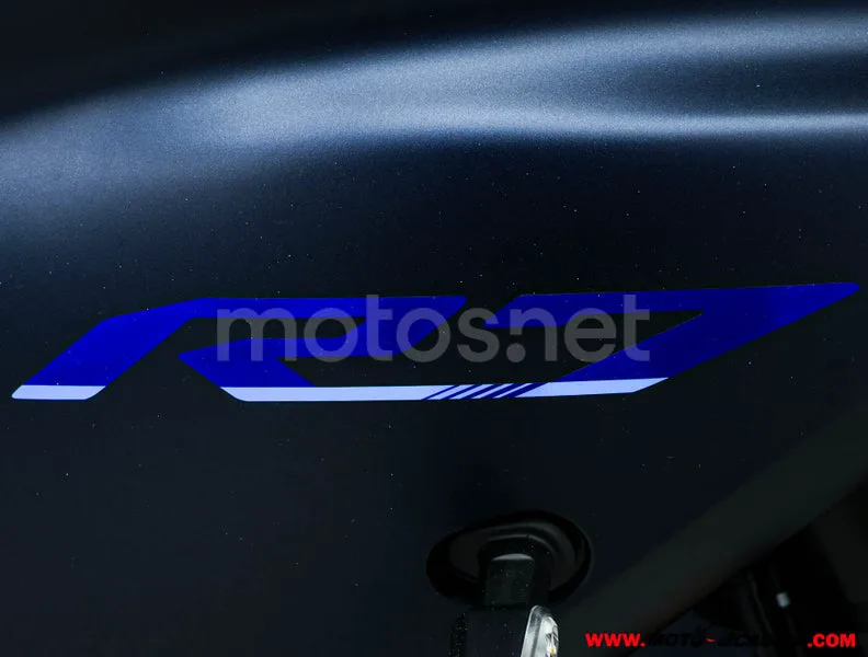 Yamaha YZF-R7 - Vista 9