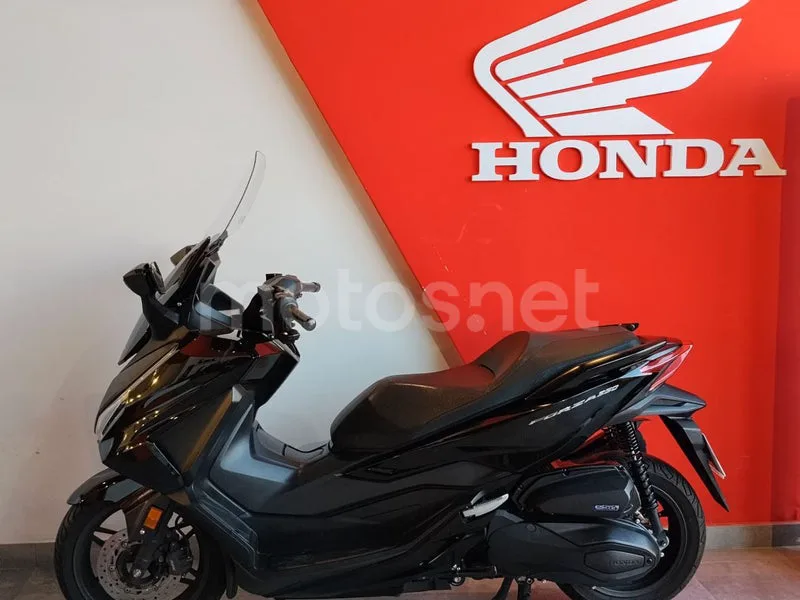 Honda Forza 350 - Vista 4