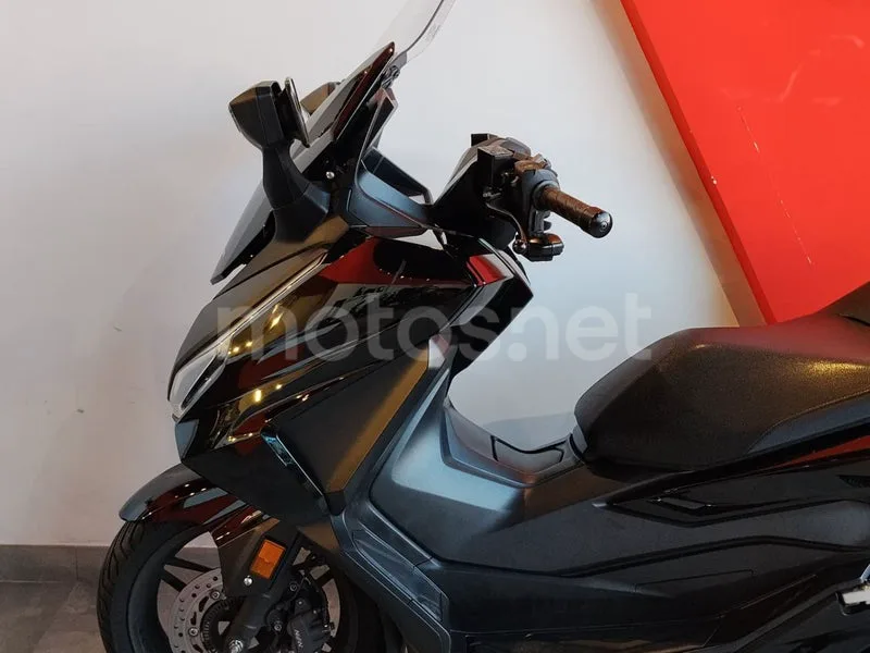 Honda Forza 350 - Vista 10