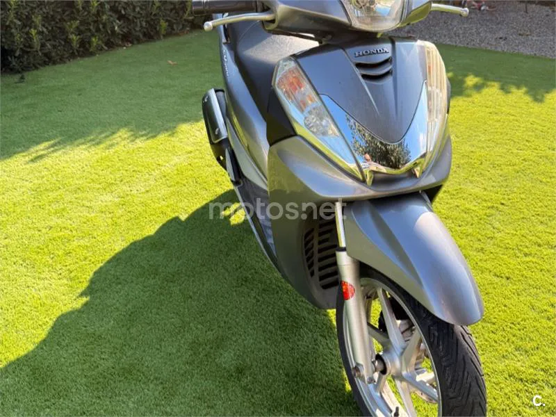 Honda SH300i - Vista 3