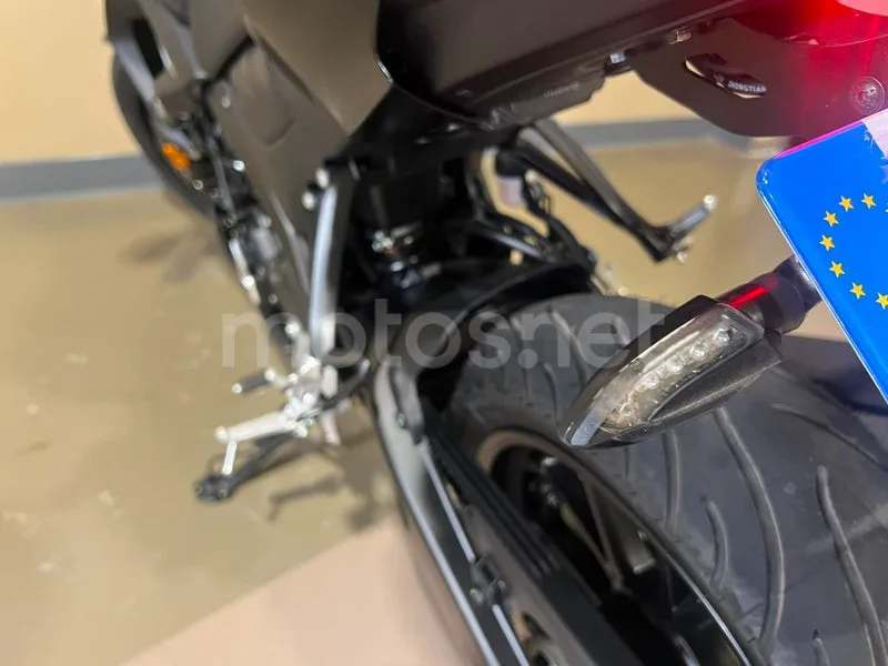 Yamaha MT-125 - Vista 10