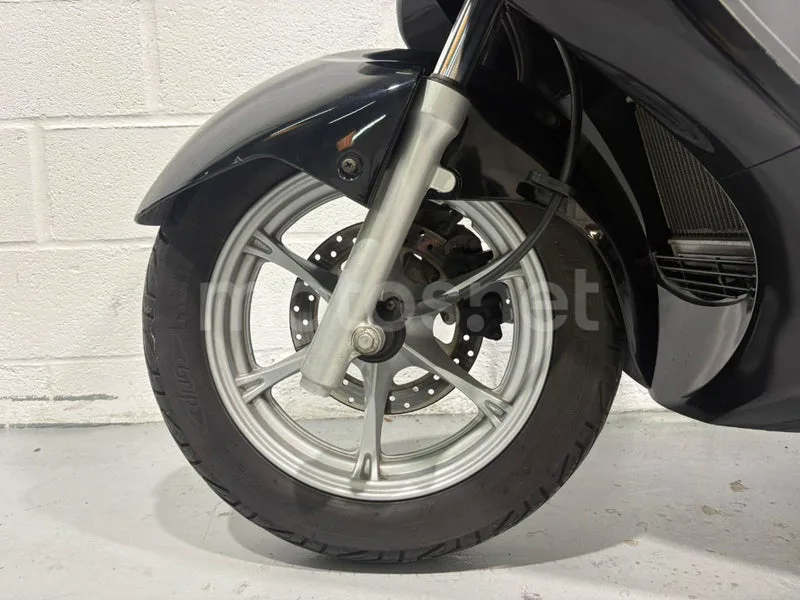 Suzuki Burgman 200 - Vista 14