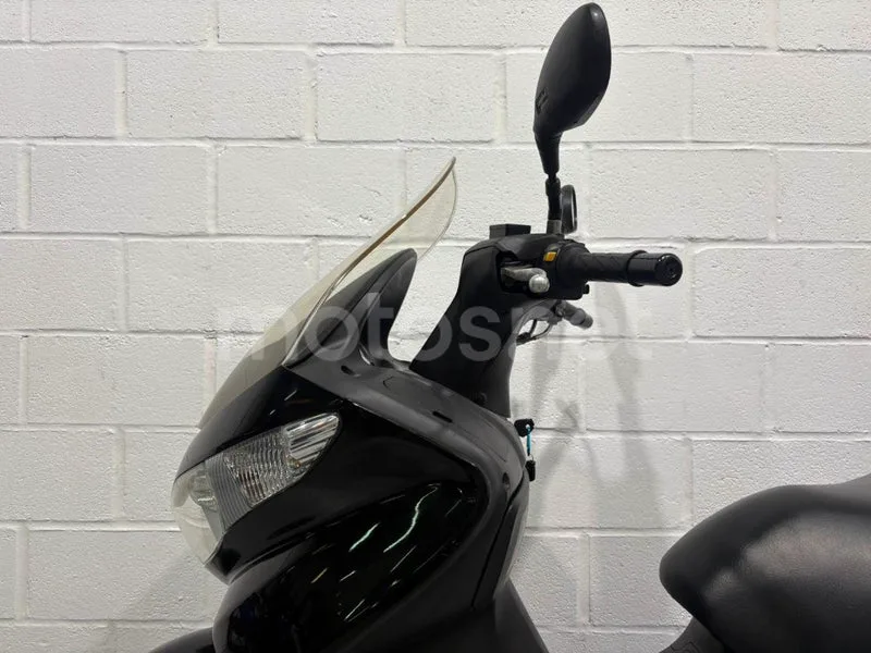 Suzuki Burgman 200 - Vista 15