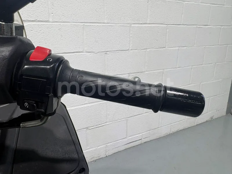 Suzuki Burgman 200 - Vista 20