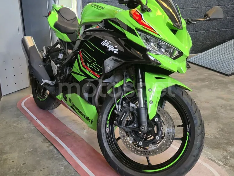 Kawasaki Ninja ZX-4RR - Vista 4