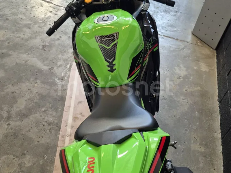Kawasaki Ninja ZX-4RR - Vista 5