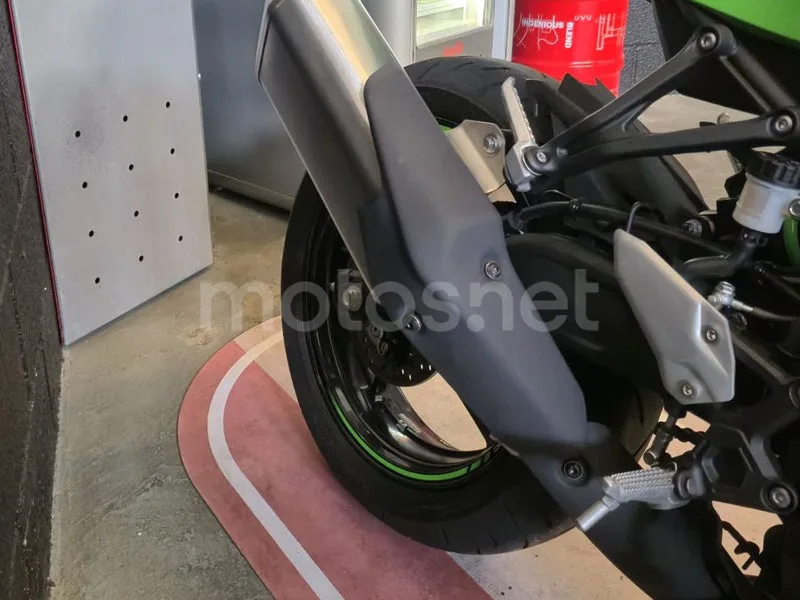 Kawasaki Ninja ZX-4RR - Vista 7