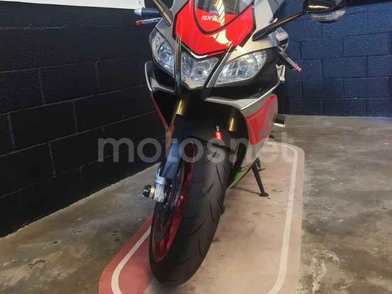 Aprilia RSV4 RF - Vista 3