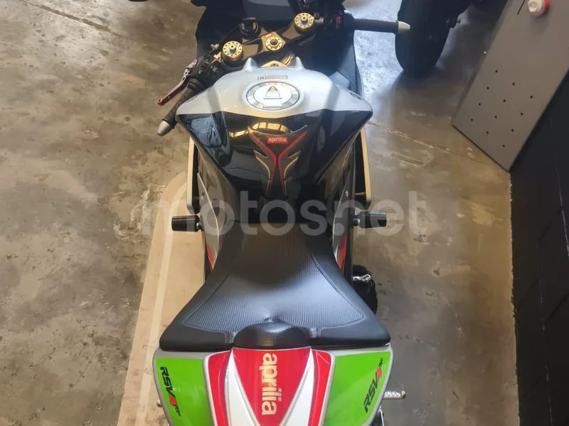 Aprilia RSV4 RF - Vista 5