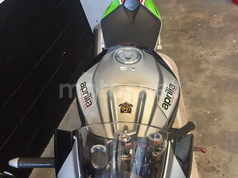 Aprilia RSV4 RF - Vista 6