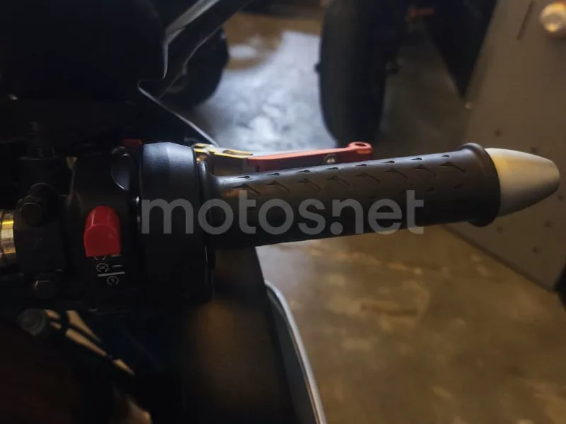 Aprilia RSV4 RF - Vista 10