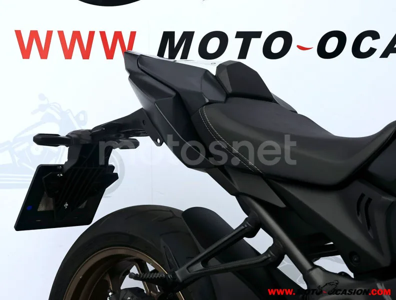 Honda CB650R - Vista 11
