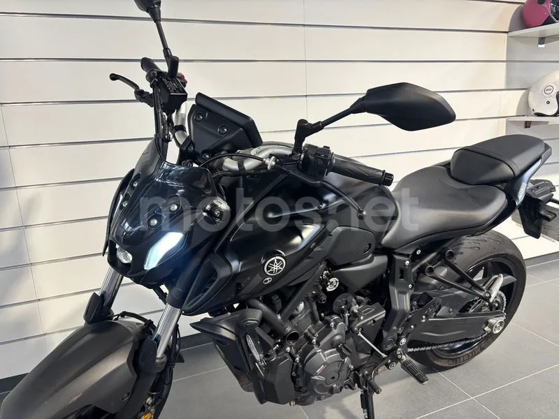 Yamaha MT-07 - Vista 8