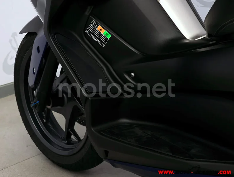 Yamaha XMAX 300 - Vista 10