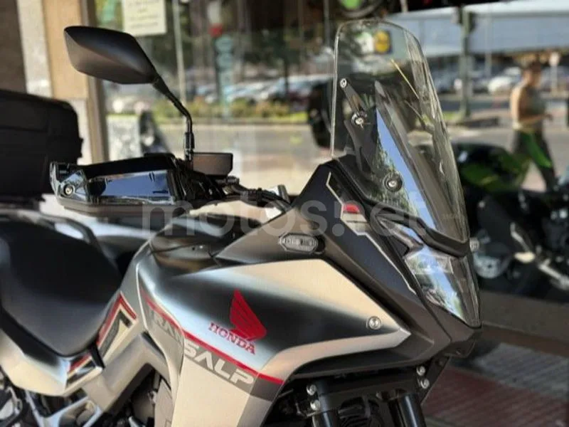 Honda XL750 Transalp - Vista 3