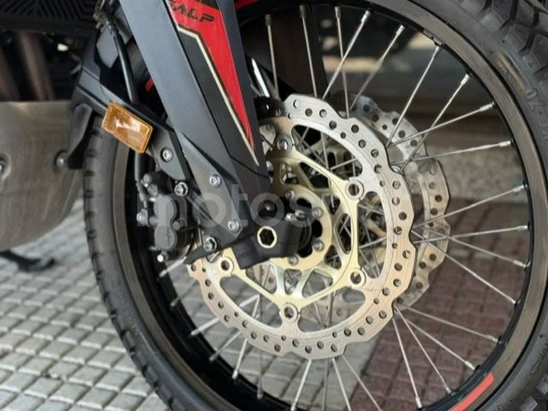 Honda XL750 Transalp - Vista 9