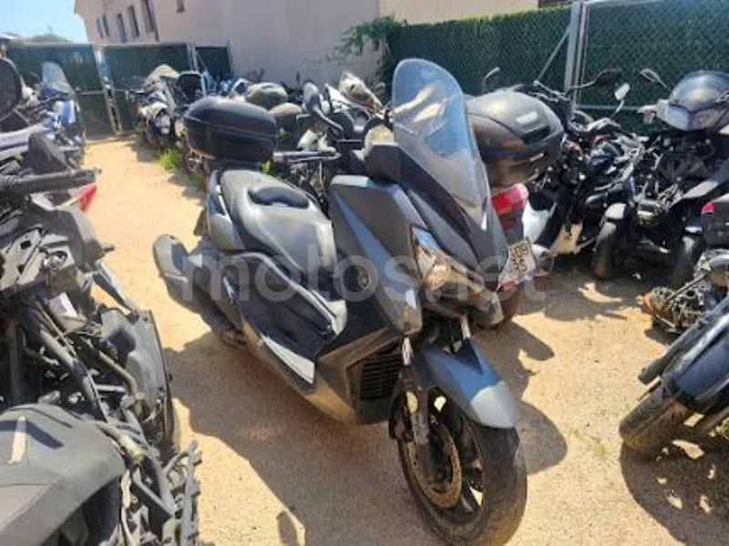 Yamaha XMAX 400 - Vista 3