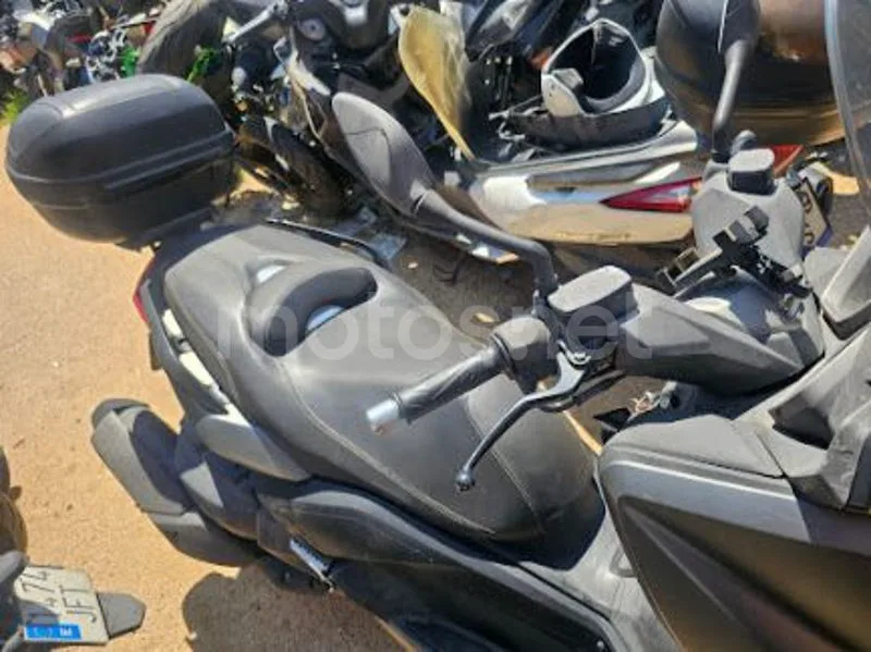 Yamaha XMAX 400 - Vista 5