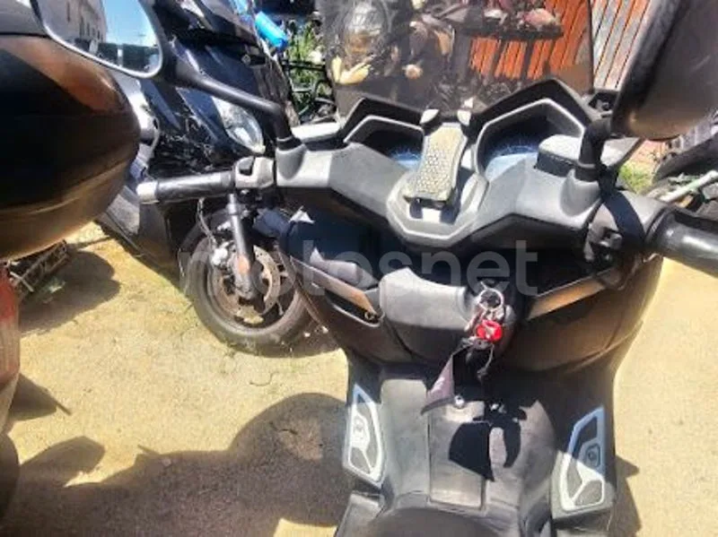 Yamaha XMAX 400 - Vista 6