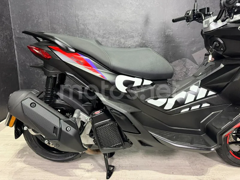 Aprilia SR GT 125 - Vista 12