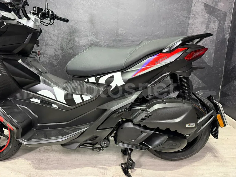 Aprilia SR GT 125 - Vista 13