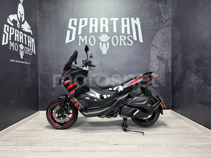 Aprilia SR GT 125 - Vista 4