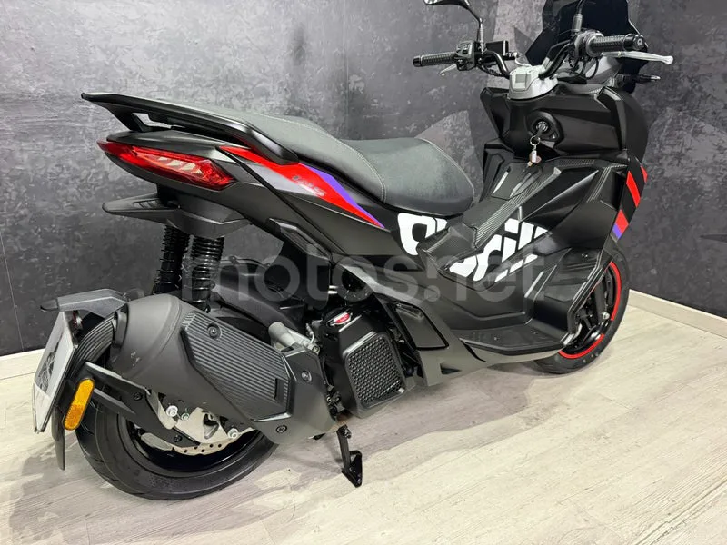 Aprilia SR GT 125 - Vista 6