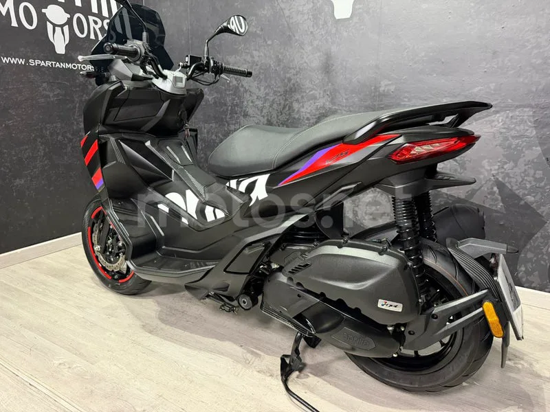 Aprilia SR GT 125 - Vista 7