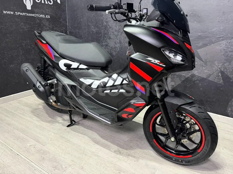 Aprilia SR GT 125 - Vista 8
