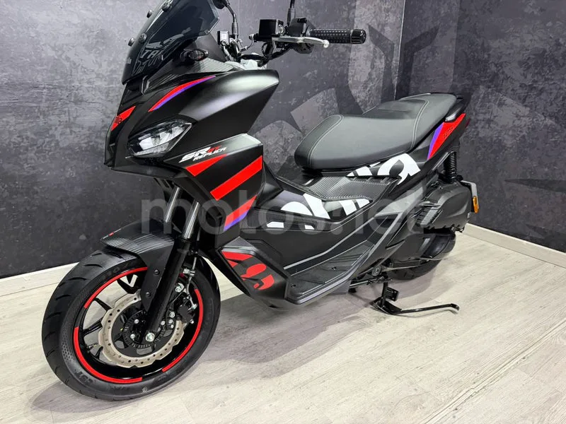 Aprilia SR GT 125 - Vista 9