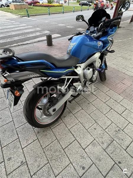 Yamaha FZ6 Fazer - Vista 3